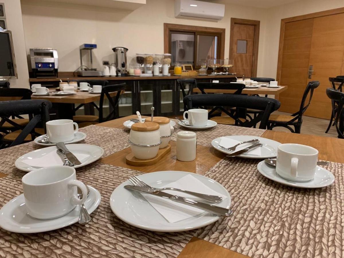 Entre Cumbres Apart Hotel Coyhaique Esterno foto